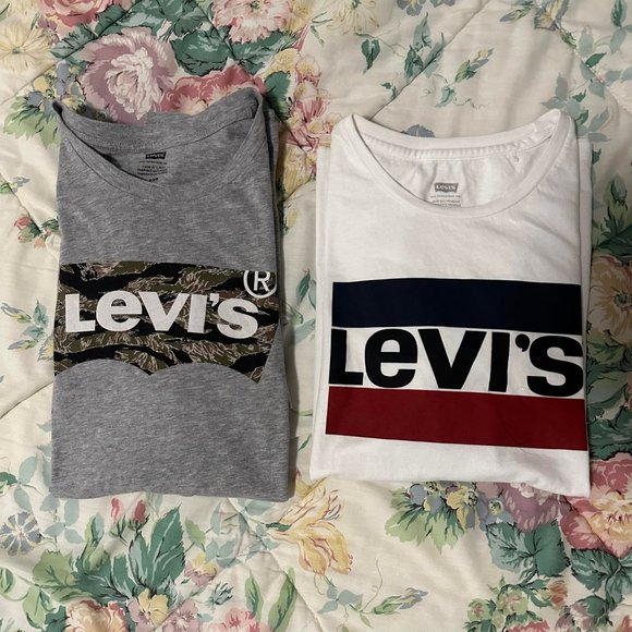 Levi's Gray and White Short Sleeve Tees - Picture 2 of 4